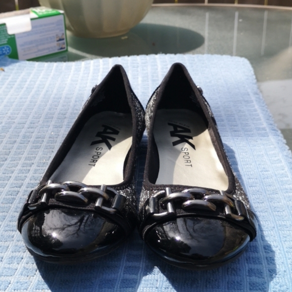 Shoes - Picture 1 of 3